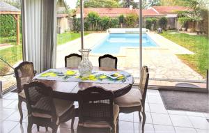 Beautiful home in Vic-En-Bigorre with Outdoor swimming pool, 3 Bedrooms and WiFi