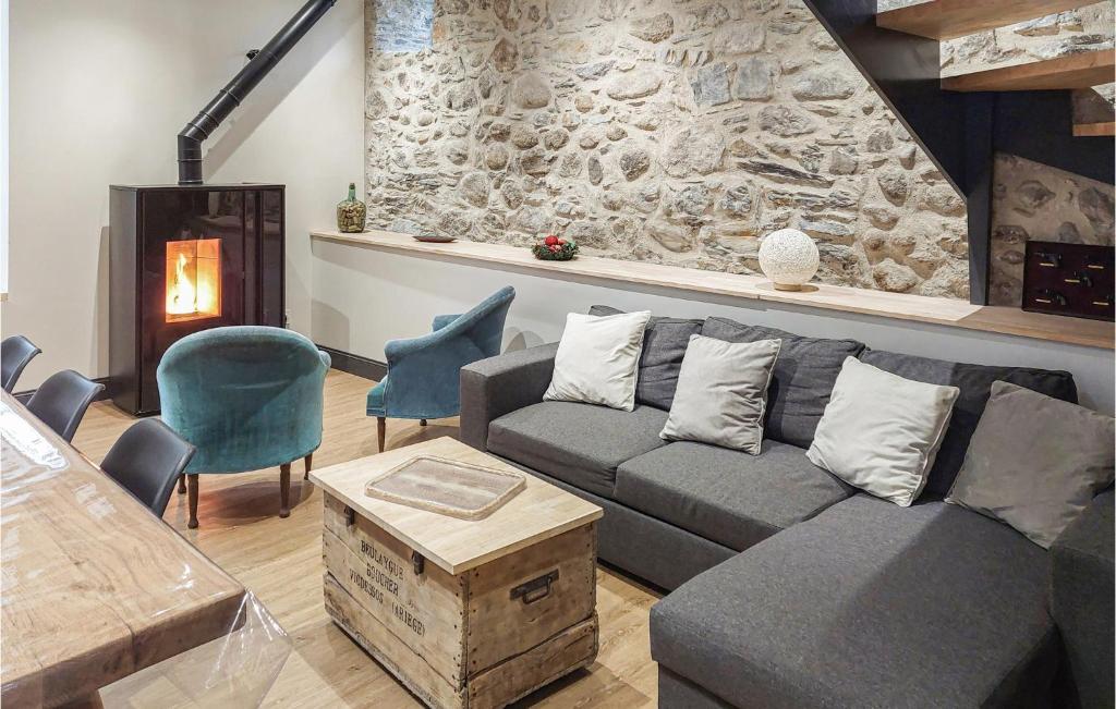 Beautiful home in Vicdessos with WiFi and 7 Bedrooms , 09220 Vicdessos