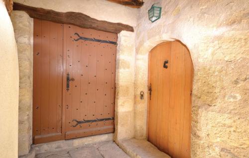 Beautiful home in Viens with 1 Bedrooms and WiFi