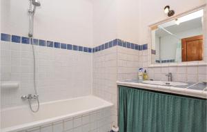 Beautiful home in Villecroze with WiFi and 6 Bedrooms