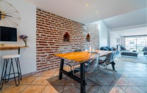 Beautiful home in Villeneuve-sur-Lot with WiFi and 4 Bedrooms