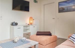 Beautiful home in Wurster Nordseekste with 5 Bedrooms and WiFi