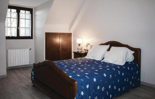 Beautiful home in Yvias with 4 Bedrooms and WiFi