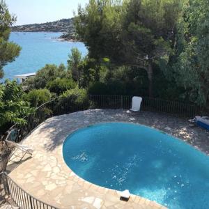 Beautiful house with pool 3 terraces and garden