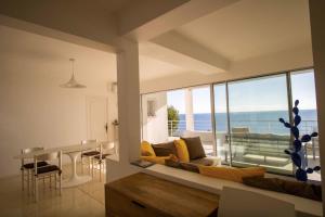 Beautiful house with pool 3 terraces and garden