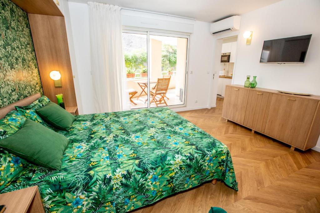 Beautiful large stylish villa centrally located in Pons 17800 Pons