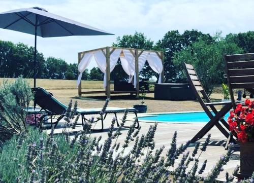 Beautiful pigeonnier with sensational surroundings