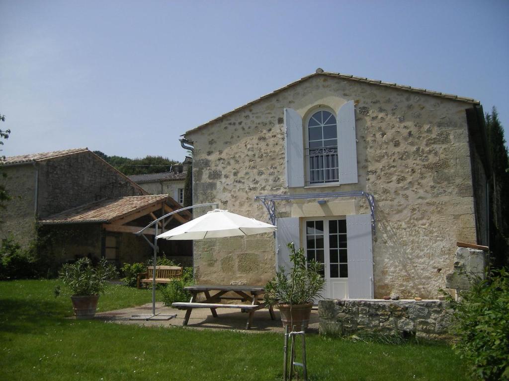Beautiful stone house with private pool close to Saint milion , 33570 Petit-Palais-et-Cornemps