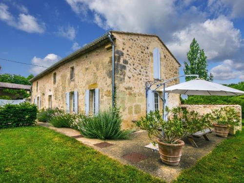Beautiful stone house with private pool close to Saint milion