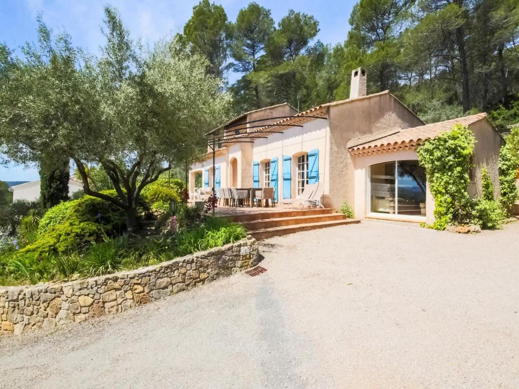 Maison de vacances Beautiful Villa with Swimming Pool in Baderna  83510 Lorgues