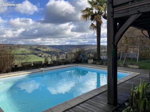 BEL-VUE BELVÈS Périgord, gîte avec VUE IMPRENABLE , PISCINE
