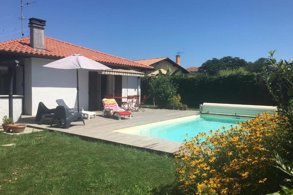 Maison de vacances Belle maison 3 avec piscine & véranda à Tarnos 10 min plage - Welkeys 3 allée des Acacias 40220 Tarnos