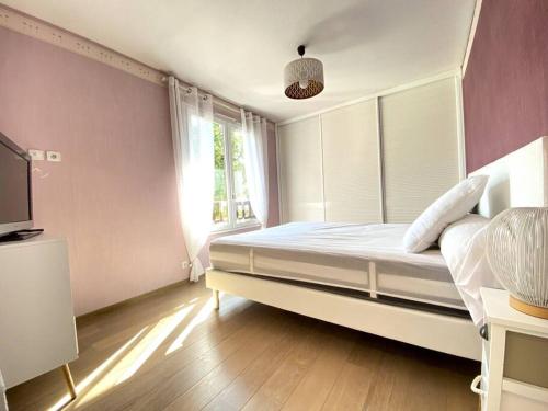 Belle maison au milieu des pins