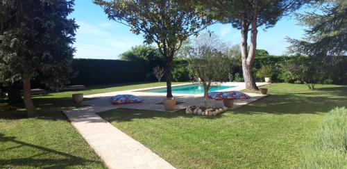 BELLE MAISON CHARENTAISE AVEC PISCINE PRIVEE