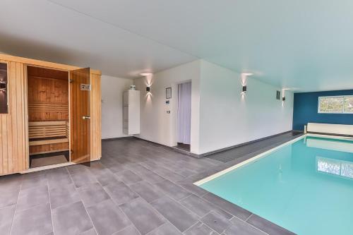 Belle maison de 300 m2 avec piscine, sauna, jacuzzi