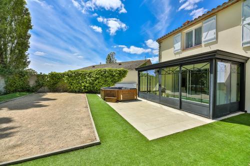 Belle maison de 300 m2 avec piscine, sauna, jacuzzi