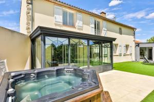 Maison de vacances Belle maison de 300 m2 avec piscine, sauna, jacuzzi L'atrie 85190 Aizenay Pays de la Loire