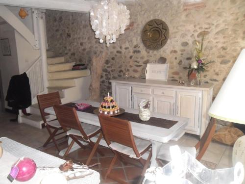 BELLE MAISON DE CARACTERE DE VILLAGE et STUDIO PISCINE Privée 9 PERS