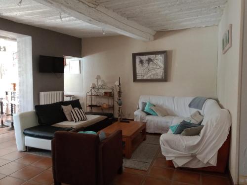 BELLE MAISON DE CARACTERE DE VILLAGE et STUDIO PISCINE Privée 9 PERS
