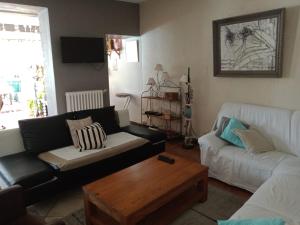 BELLE MAISON DE CARACTERE DE VILLAGE et STUDIO PISCINE Privée 9 PERS