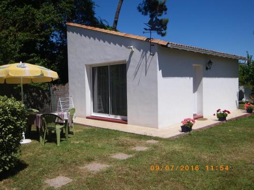 BELLE MAISON NEUVE A 400 M A PIED DE LA PLAGE ET DES COMMERCEs