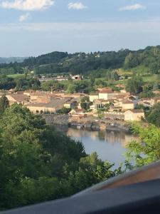 Bellevue de la Rive Gauche sublime avec du vin