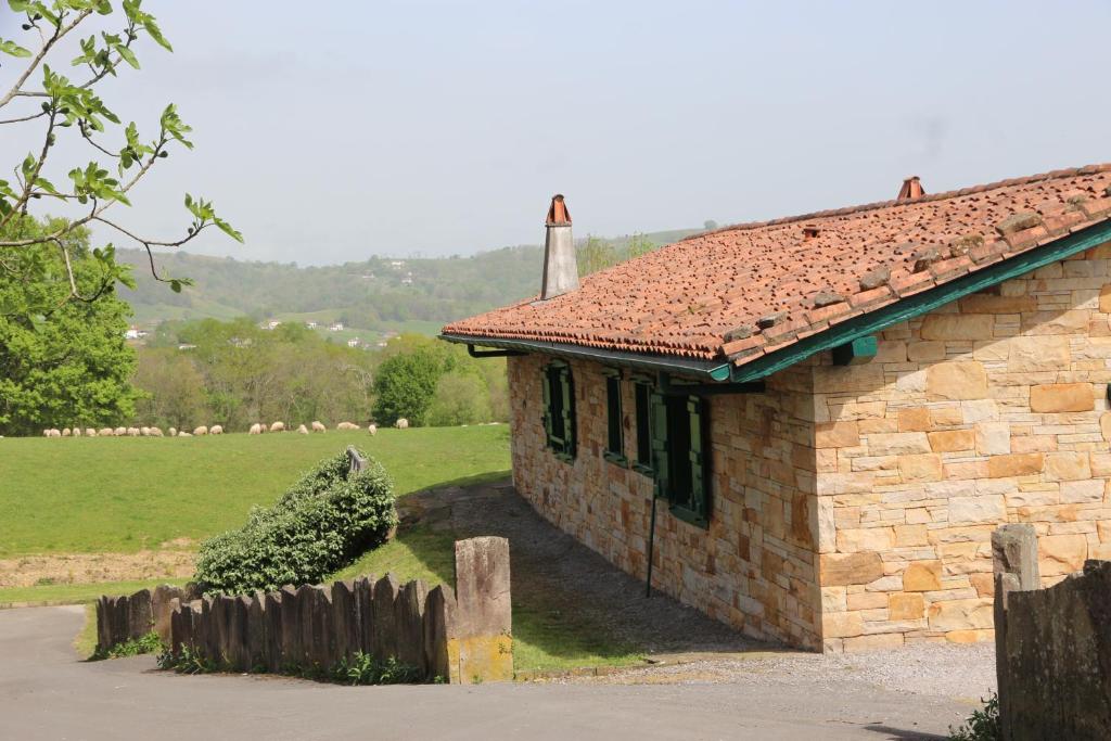 Bergerie au pied de la Rhune Maison Mixelen Borda, 92 zazpi fagoko bidea, 64310 Sare