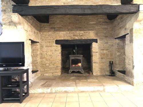 Blacksmiths Cottage in Blanzay - 3 beds