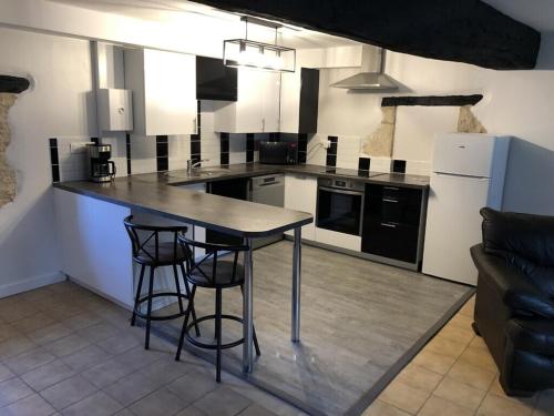 Blacksmiths Cottage in Blanzay - 3 beds