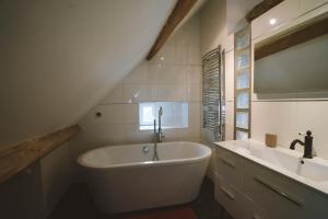 Bleausard’s Guest House, cozy place next to river
