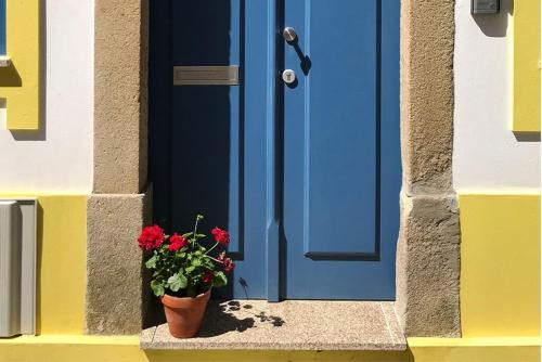 BLUE DOOR LODGING