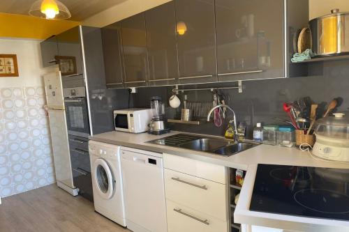 BNB RENTING spacious 1 bedroom apartment in Antibes center with a parking