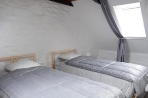 BOTOÙ KOAD, maison 2 ÉTOILES, WIFI gratuite, la MER, boulangerie, marché quotidien à 100 pas