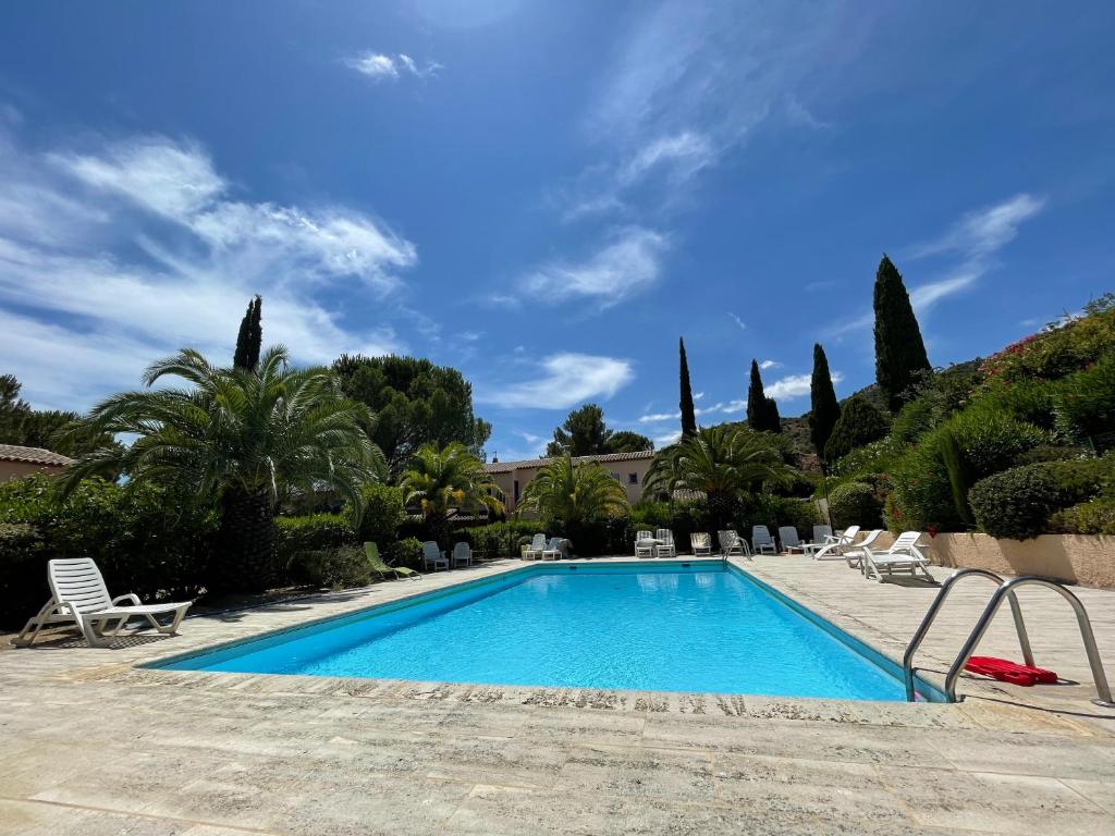 Boutique Villa with Shared Pool, Air Con, WiFi, TV Villa 11, Residence du pigeonnier, Rue de Pigeonnier, 83120 Le Plan-de-la-Tour