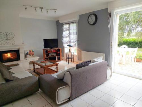 Breton cottage in a quiet location with fireplace, Plouenan
