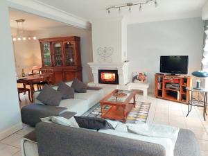 Breton cottage in a quiet location with fireplace, Plouenan