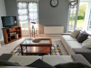 Breton cottage in a quiet location with fireplace, Plouenan