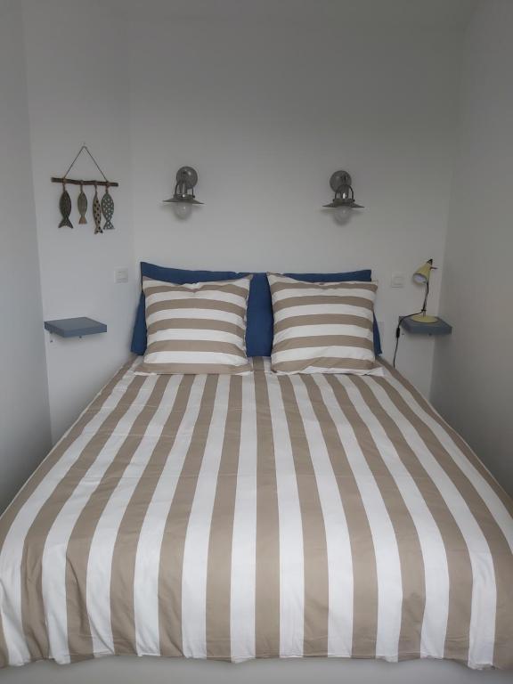 Breton cottage near Armorique Natural Park, Guerlesquin
