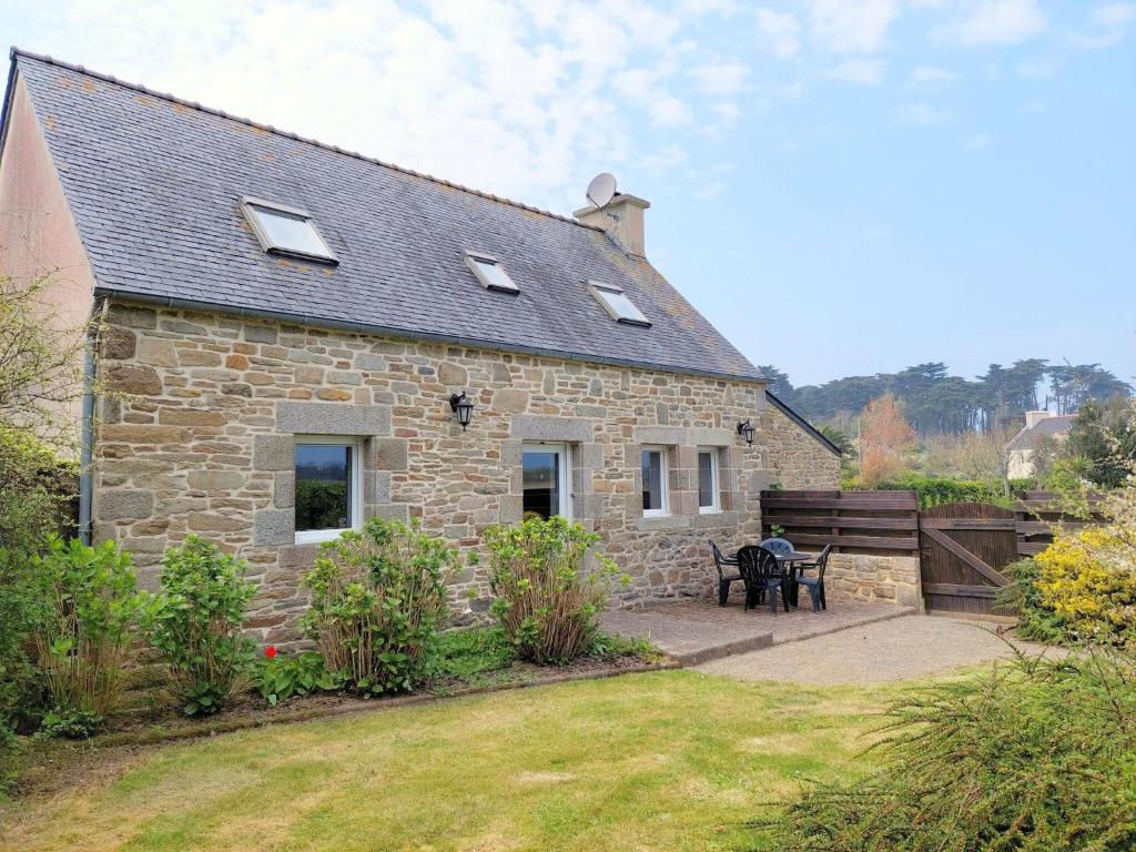 Maison de vacances Breton granite stone house very close to the sea, Ploudalmézeau  29830 Ploudalmézeau