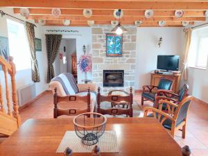 Breton granite stone house very close to the sea, Ploudalmézeau