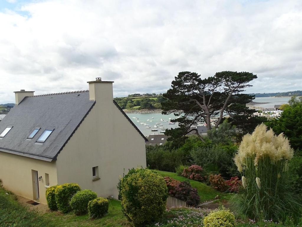 Breton holiday home with fantastic sea views , 29630 Plougasnou