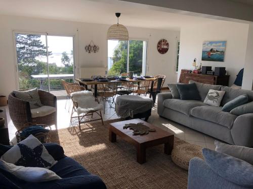 Breton holiday home with fantastic sea views