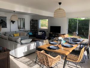 Breton holiday home with fantastic sea views