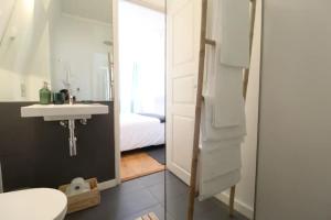 Bright 1 Bedroom With Lovely Balcony in Lisbon