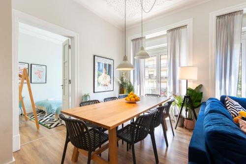 Bright City Center, 10m from subway, 6 rooms, up to 20 PPL