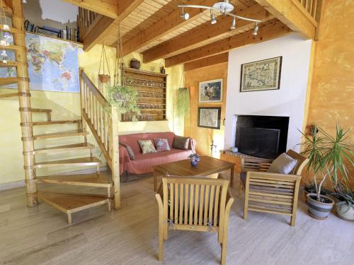 Bright cottage in a quiet location, near the coast, Sibiril