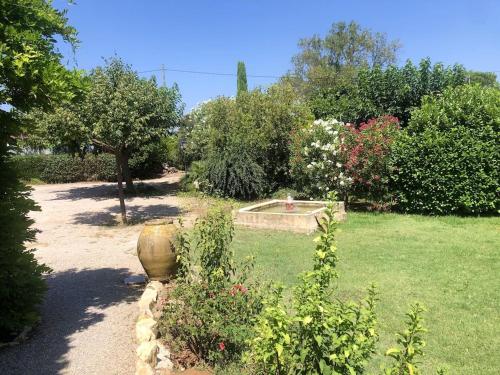 Bungalow de 2 chambres avec jardin clos et wifi a Roquebrune sur Argens