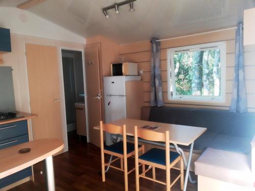 Bungalow de 2 chambres avec piscine partagee jardin amenage et wifi a Aureilhan a 8 km de la plage