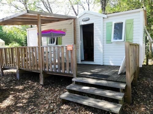 Bungalow de 2 chambres avec piscine partagee jardin amenage et wifi a Aureilhan a 8 km de la plage