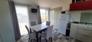 Maison de vacances Bungalow de 2 chambres avec piscine partagee jardin amenage et wifi a Grandcamp Maisy 32 Rue du Fort Samson (lot 17) Normandie, Calvados 14450 Grandcamp-Maisy Normandie